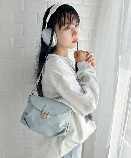 √nuage(ルートニュアージュ)の「バックルフラップPUワンハンドルバッグ(ショルダーバッグ・レディース・ブラック/ライトブルー/ホワイト・FREE)」の11枚目の写真