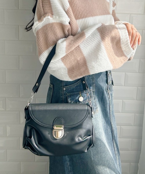 √nuage(ルートニュアージュ)の「バックルフラップPUワンハンドルバッグ(ショルダーバッグ・レディース・ブラック/ライトブルー/ホワイト・FREE)」の7枚目の写真