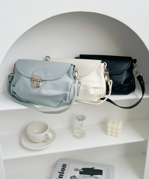 √nuage(ルートニュアージュ)の「バックルフラップPUワンハンドルバッグ(ショルダーバッグ・レディース・ブラック/ライトブルー/ホワイト・FREE)」の22枚目の写真