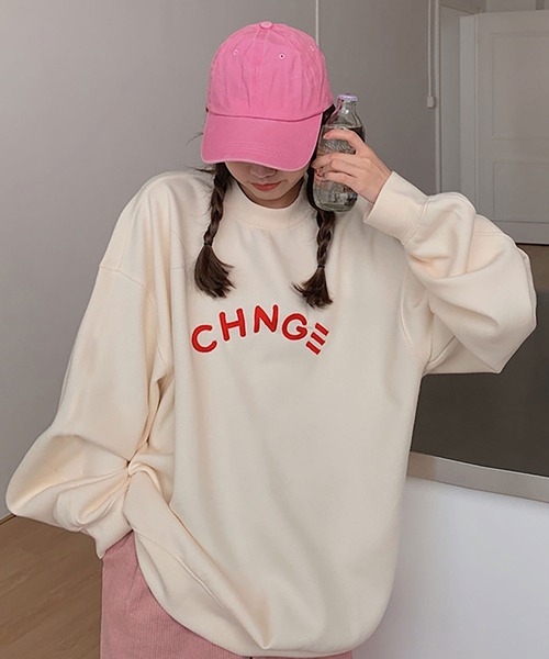 NinaetLina（ニナエリナ）の「裏起毛 CHNG 英字アーチロゴトレーナー（スウェット・レディース・チャコールグレー/グレー/ボルドー/ベージュ/ネイビー・FREE）」の4枚目の写真