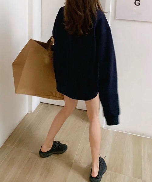 NinaetLina（ニナエリナ）の「裏起毛 CHNG 英字アーチロゴトレーナー（スウェット・レディース・チャコールグレー/グレー/ボルドー/ベージュ/ネイビー・FREE）」の7枚目の写真