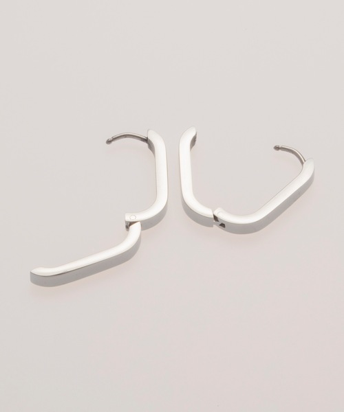 BUTTON&CUFFLINKS(ボタンアンドカフリンクス)の「BUTTON&CUFFLINKS ボタンアンドカフリンクス:ステンレス 楕円ピアス 21mm(ピアス(両耳用)・レディース・ゴールド/シルバー/ブラック・FREE)」の11枚目の写真