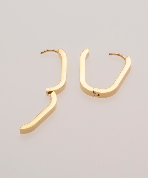 BUTTON&CUFFLINKS(ボタンアンドカフリンクス)の「BUTTON&CUFFLINKS ボタンアンドカフリンクス:ステンレス 楕円ピアス 21mm(ピアス(両耳用)・レディース・ゴールド/シルバー/ブラック・FREE)」の6枚目の写真