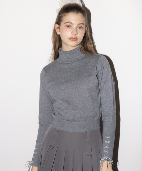 idem（イデム）の「lace up ribbon turtle knit/袖口レースアップ