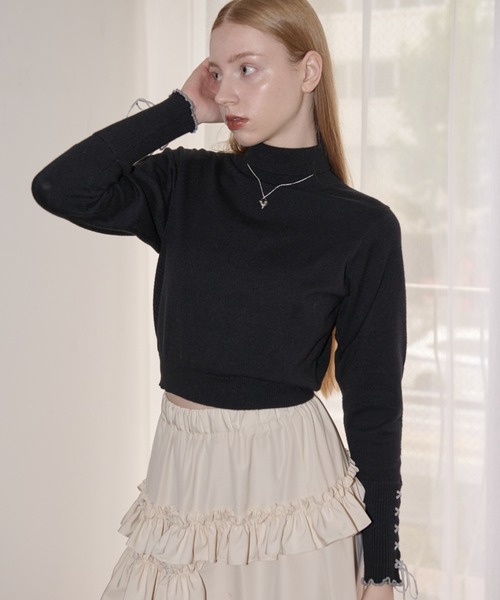 idem(イデム)の「lace up ribbon turtle knit/袖口レースアップタートルニット(ニット/セーター・レディース・ブラック/アイボリー/ブラウン・FREE)」の11枚目の写真