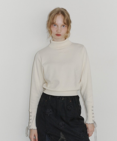idem(イデム)の「lace up ribbon turtle knit/袖口レースアップタートルニット(ニット/セーター・レディース・ブラック/アイボリー/ブラウン・FREE)」の22枚目の写真