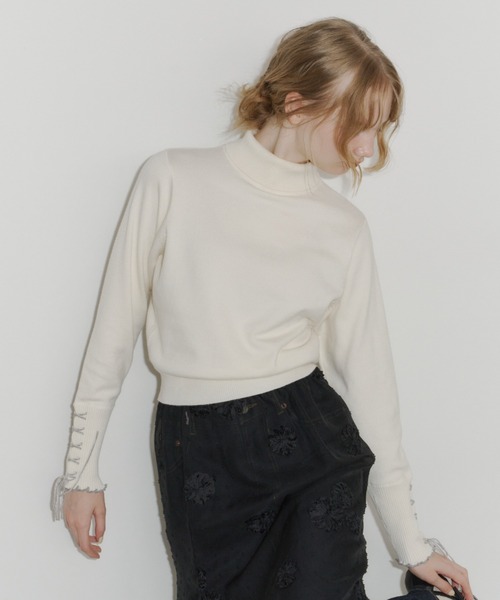 idem(イデム)の「lace up ribbon turtle knit/袖口レースアップタートルニット(ニット/セーター・レディース・ブラック/アイボリー/ブラウン・FREE)」の21枚目の写真