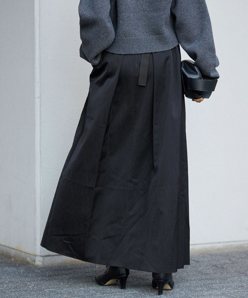 まき様リクエスト2点おまとめ❣️ 組曲×高級ユンサ スーツ イエナ スカート IENA（イエナ）の「サテンデザインマキシスカート（スカート）」 - WEAR