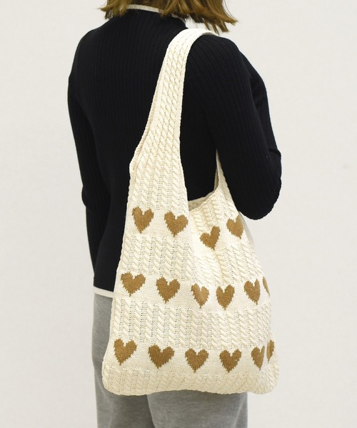 セール】【A4収納可】長めの持ち手で肩掛けしやすい。レトロハート柄