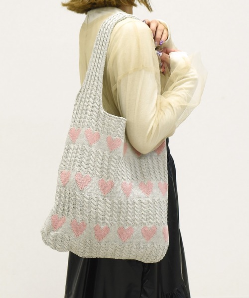 セール】【A4収納可】長めの持ち手で肩掛けしやすい。レトロハート柄