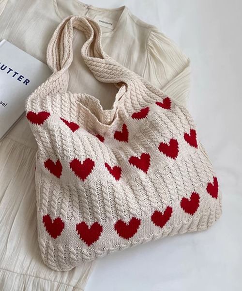 DAY CLOSET（デイ クローゼット）の「【A4収納可】長めの持ち手で肩掛けしやすい。レトロハート柄ニットトートバッグ レディース（トートバッグ・レディース・アイボリー/グリーン/ベージュ/ブルー/ピンク/ブラック/ピンク系その他/ブラウン系その他/ブラック系その他/グレー・ONE SIZE）」の11枚目の写真