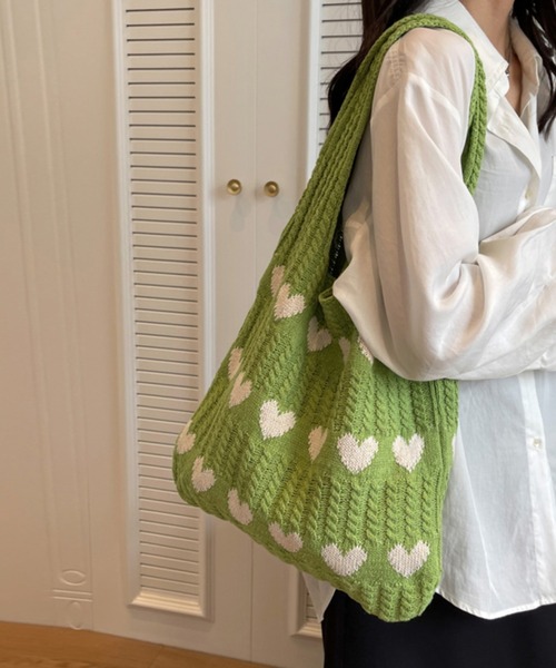 DAY CLOSET（デイ クローゼット）の「【A4収納可】長めの持ち手で肩掛けしやすい。レトロハート柄ニットトートバッグ レディース（トートバッグ・レディース・アイボリー/グリーン/ベージュ/ブルー/ピンク/ブラック/ピンク系その他/ブラウン系その他/ブラック系その他/グレー・ONE SIZE）」の17枚目の写真