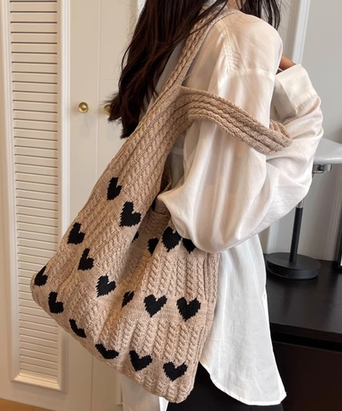 セール】【A4収納可】長めの持ち手で肩掛けしやすい。レトロハート柄