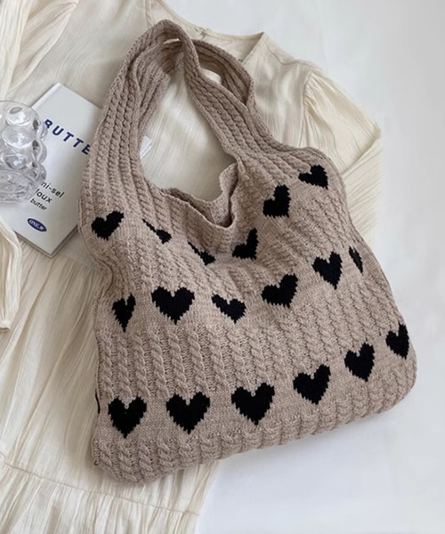 DAY CLOSET（デイ クローゼット）の「【A4収納可】長めの持ち手で肩掛けしやすい。レトロハート柄ニットトートバッグ レディース（トートバッグ・レディース・アイボリー/グリーン/ベージュ/ブルー/ピンク/ブラック/ピンク系その他/ブラウン系その他/ブラック系その他/グレー・ONE SIZE）」の13枚目の写真