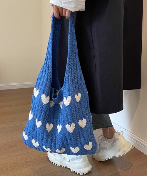 DAY CLOSET（デイ クローゼット）の「【A4収納可】長めの持ち手で肩掛けしやすい。レトロハート柄ニットトートバッグ レディース（トートバッグ・レディース・アイボリー/グリーン/ベージュ/ブルー/ピンク/ブラック/ピンク系その他/ブラウン系その他/ブラック系その他/グレー・ONE SIZE）」の20枚目の写真