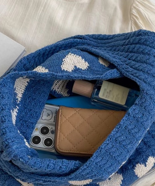 セール】【A4収納可】長めの持ち手で肩掛けしやすい。レトロハート柄