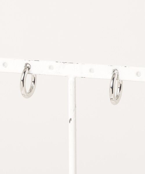 TOM WOOD(トムウッド)の「TOM WOOD classic hoop small トムウッド クラシック スターリングシルバー 925 ピアス(両耳用)(ピアス(両耳用)・レディース・シルバー・SMALL)」の6枚目の写真