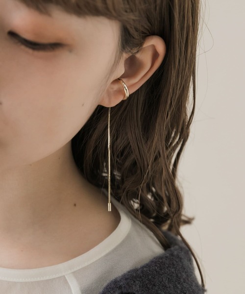 SMELLY（スメリー）の「ロングチェーンシンプルイヤカフ（イヤーカフ・レディース・ゴールド・-）」の4枚目の写真
