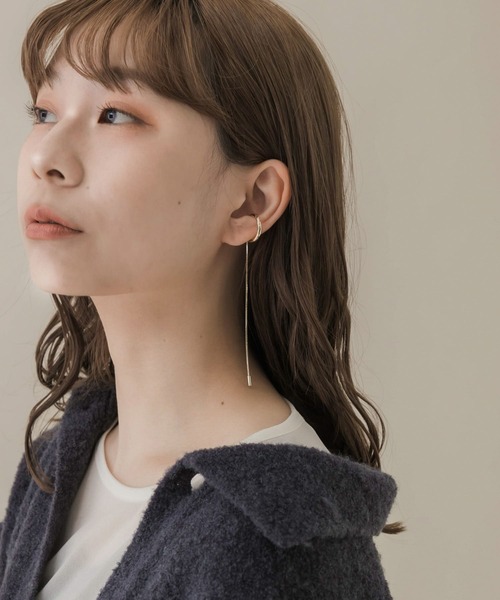 SMELLY（スメリー）の「ロングチェーンシンプルイヤカフ（イヤーカフ・レディース・ゴールド・-）」の5枚目の写真