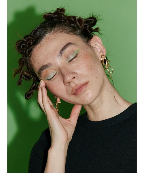 アンスリードUN3D オーバルグラデーションピアス NOTCH TWIST EARRING | UN3D./アンスリード