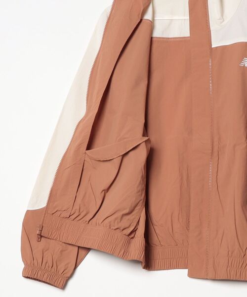 NEW BALANCE（ニューバランス）の「New Balance Sportswear Greatest Hits / ニューバランス スポーツウェア グレーティスト ヒット ウーブンジャケット（ナイロンジャケット・レディース・ネイビー/ブラウン・M/S）」の14枚目の写真