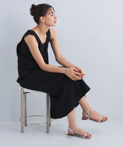 green label relaxing(グリーンレーベルリラクシング)の「パテッドベルト フラットサンダル(1.5cmヒール)(サンダル・レディース・ブラック/ブラウン/シルバー・S/M/L/XL)」の4枚目の写真