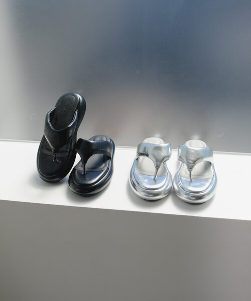 Kastane（カスタネ）の「*【新色追加/WEB限定カラー】トングフラットサンダル（サンダル・レディース・ブラック/シルバー/アイボリー・38/36/37）」の4枚目の写真