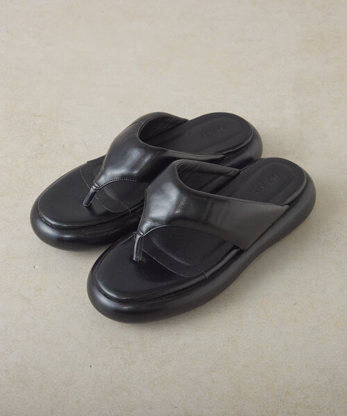 Kastane（カスタネ）の「*【新色追加/WEB限定カラー】トングフラットサンダル（サンダル・レディース・ブラック/シルバー/アイボリー・38/36/37）」の19枚目の写真