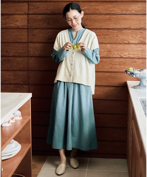 and myera（アンド マイラ）の「ａｎｄ　ｍｙｅｒａ　大きなニットベストカーディガン（ベスト・レディース・ネイビー/アイボリー・LARGE/MEDIUM/X-LARGE/SMALL）」の8枚目の写真