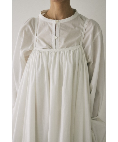 M_(エムアンダーバー)の「オーガニックコットン使用 一枚着にも羽織にも便利なノーカラーシャツ(シャツ/ブラウス・レディース・ライトカーキ/オフホワイト/ブラック・FREE)」の1枚目の写真