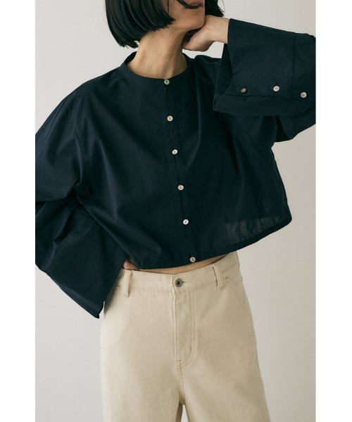 M_(エムアンダーバー)の「オーガニックコットン使用 一枚着にも羽織にも便利なノーカラーシャツ(シャツ/ブラウス・レディース・ライトカーキ/オフホワイト/ブラック・FREE)」の9枚目の写真