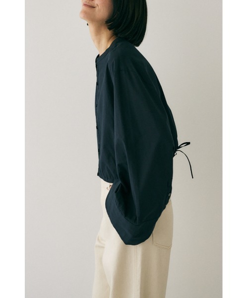 M_(エムアンダーバー)の「オーガニックコットン使用 一枚着にも羽織にも便利なノーカラーシャツ(シャツ/ブラウス・レディース・ライトカーキ/オフホワイト/ブラック・FREE)」の11枚目の写真