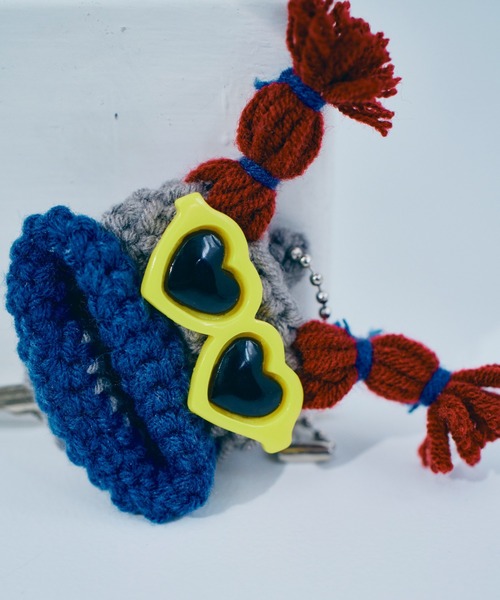 macaroni edge（マカロニエッジ）の「〈macaroni edge/マカロニエッジ〉毛糸のキーカバー（キーケース/キーアクセサリー・レディース・グリーン×オレンジ/ブルー系/オレンジ/ブルー/ピンク/ライトグリーン/ベージュ/チャコールグレー・ONE SIZE）」の2枚目の写真