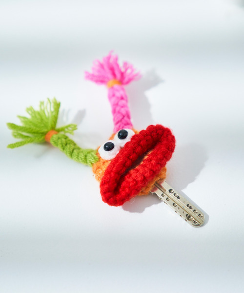 macaroni edge（マカロニエッジ）の「〈macaroni edge/マカロニエッジ〉毛糸のキーカバー（キーケース/キーアクセサリー・レディース・グリーン×オレンジ/ブルー系/オレンジ/ブルー/ピンク/ライトグリーン/ベージュ/チャコールグレー・ONE SIZE）」の8枚目の写真