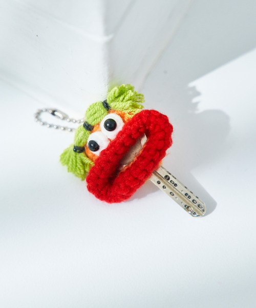 macaroni edge（マカロニエッジ）の「〈macaroni edge/マカロニエッジ〉毛糸のキーカバー（キーケース/キーアクセサリー・レディース・グリーン×オレンジ/ブルー系/オレンジ/ブルー/ピンク/ライトグリーン/ベージュ/チャコールグレー・ONE SIZE）」の5枚目の写真