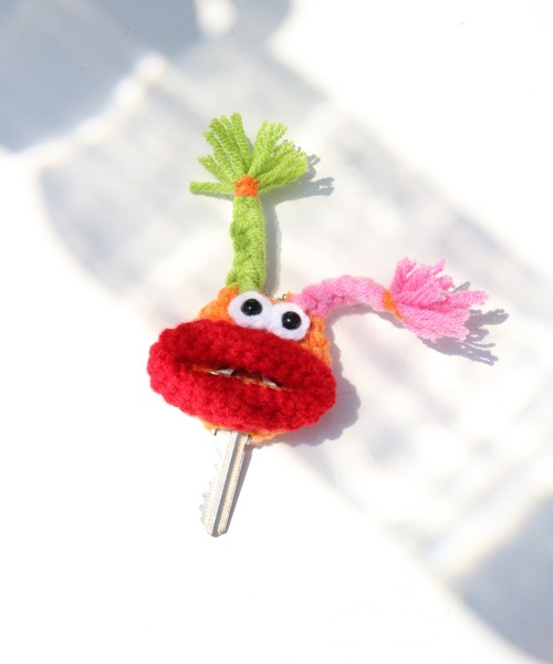 macaroni edge（マカロニエッジ）の「〈macaroni edge/マカロニエッジ〉毛糸のキーカバー（キーケース/キーアクセサリー・レディース・グリーン×オレンジ/ブルー系/オレンジ/ブルー/ピンク/ライトグリーン/ベージュ/チャコールグレー・ONE SIZE）」の13枚目の写真