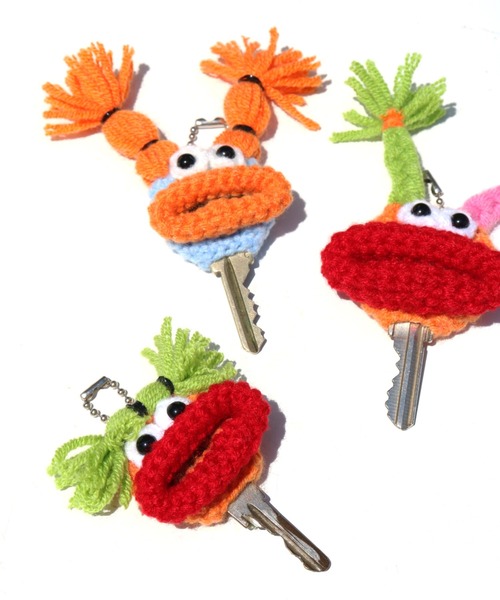 macaroni edge（マカロニエッジ）の「〈macaroni edge/マカロニエッジ〉毛糸のキーカバー（キーケース/キーアクセサリー・レディース・グリーン×オレンジ/ブルー系/オレンジ/ブルー/ピンク/ライトグリーン/ベージュ/チャコールグレー・ONE SIZE）」の17枚目の写真