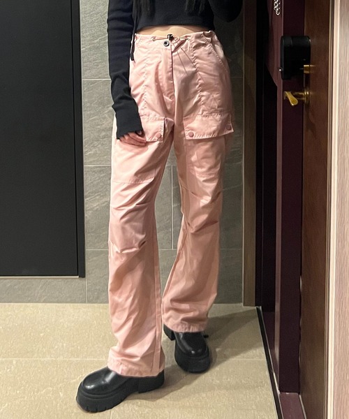 ROOPTOKYO(ループトウキョウ)の「▲Nylon Cargo Pants / ナイロンカーゴパンツ(カーゴパンツ・レディース・ブラック/ピンク・S/M)」の1枚目の写真
