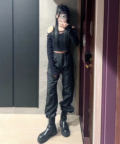 ROOPTOKYO(ループトウキョウ)の「▲Nylon Cargo Pants / ナイロンカーゴパンツ(カーゴパンツ・レディース・ブラック/ピンク・S/M)」の3枚目の写真