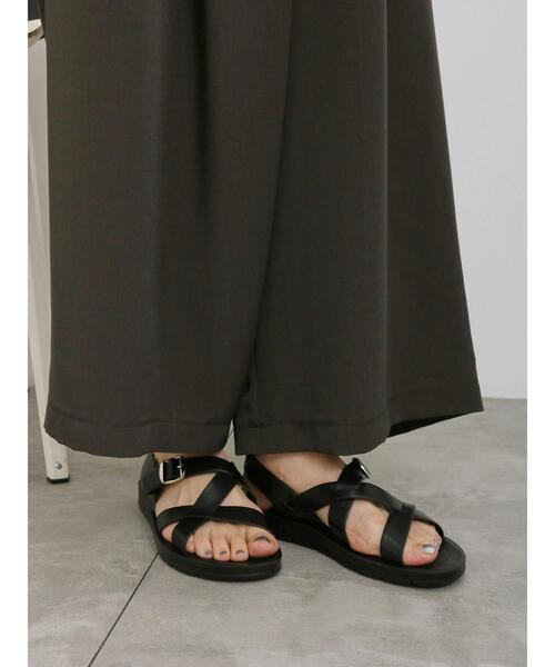 Samansa Mos2 blue（サマンサモスモスブルー）の「【ふっくらクッション】クロスベルトサンダル（ドレスシューズ・レディース・ブラック/キナリ/ブラウン・M/L）」の5枚目の写真