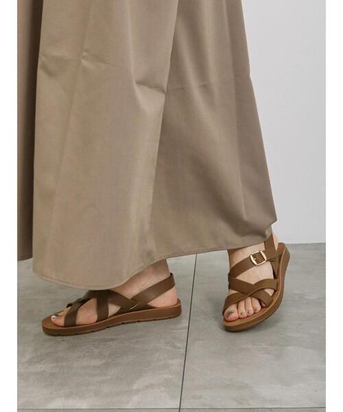 Samansa Mos2 blue（サマンサモスモスブルー）の「【ふっくらクッション】クロスベルトサンダル（ドレスシューズ・レディース・ブラック/キナリ/ブラウン・M/L）」の13枚目の写真