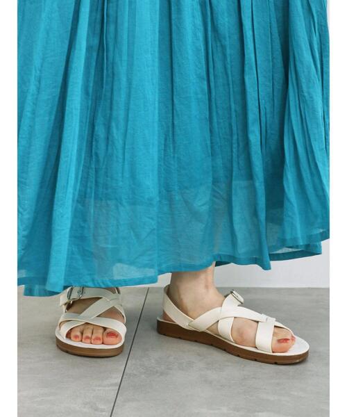 Samansa Mos2 blue（サマンサモスモスブルー）の「【ふっくらクッション】クロスベルトサンダル（ドレスシューズ・レディース・ブラック/キナリ/ブラウン・M/L）」の18枚目の写真