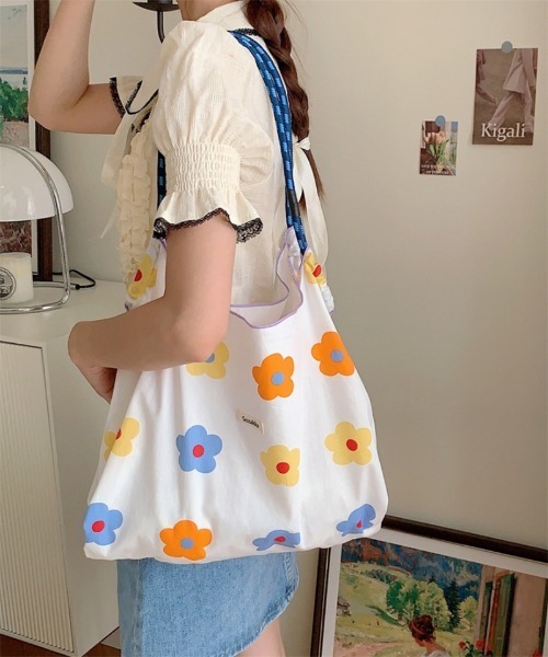 Ritzy(リッツィー)の「15柄 プリント トートバッグ(トートバッグ・レディース・A/B/C/D/E/F/G/H/I/J/K/L/M/N/O・FREE)」の13枚目の写真