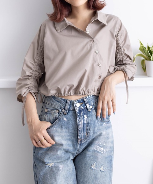 clear（クリア）の「ショート丈袖シャーリングシャツ[着回し抜群 大人 カジュアル]≪再入荷≫（シャツ/ブラウス・レディース・チャコールグレー/オフホワイト/グレイッシュベージュ・F）」の3枚目の写真