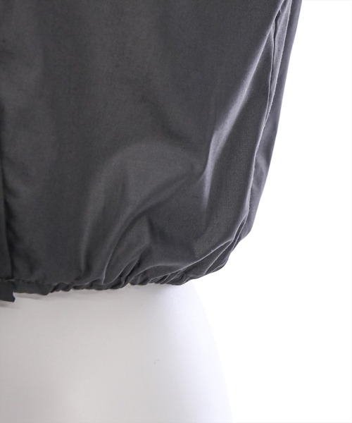 clear（クリア）の「ショート丈袖シャーリングシャツ[着回し抜群 大人 カジュアル]≪再入荷≫（シャツ/ブラウス・レディース・チャコールグレー/オフホワイト/グレイッシュベージュ・F）」の11枚目の写真