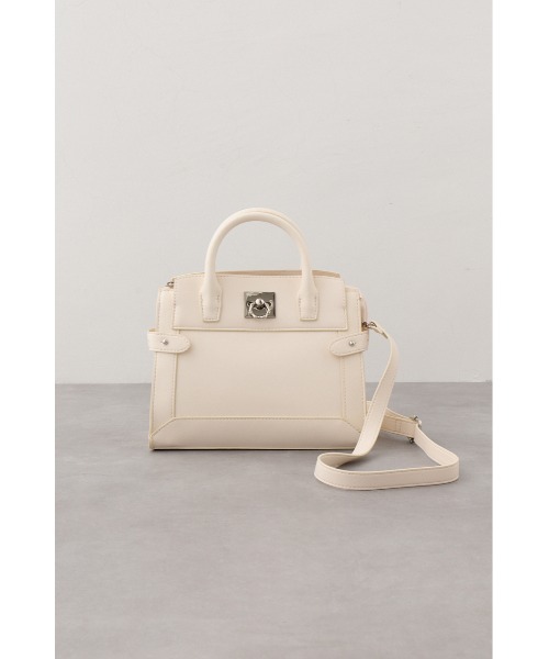 AZUL by moussy（アズールバイマウジー）の「サイドベルトデザイントラペイズドバッグ（ショルダーバッグ・レディース・アイボリー/ブラック/ライトブルー・FREE）」の7枚目の写真