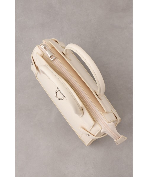 AZUL by moussy（アズールバイマウジー）の「サイドベルトデザイントラペイズドバッグ（ショルダーバッグ・レディース・アイボリー/ブラック/ライトブルー・FREE）」の13枚目の写真