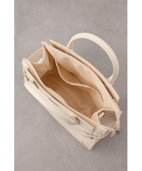 AZUL by moussy（アズールバイマウジー）の「サイドベルトデザイントラペイズドバッグ（ショルダーバッグ・レディース・アイボリー/ブラック/ライトブルー・FREE）」の14枚目の写真