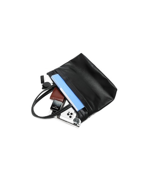 GUSCIO UOMO（グッシオ ウォーモ）の「【グッシオウォーモ】シンプル PUレザー軽量トートバッグ EC限定（トートバッグ・メンズ・ネイビー/ダークグレー/ブラック・FREE）」の9枚目の写真