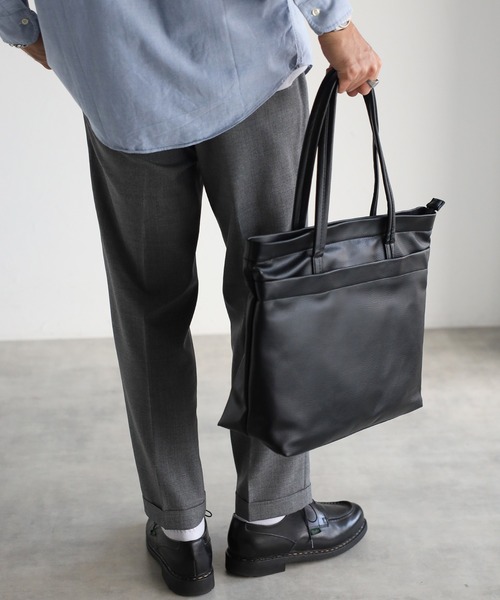 GUSCIO UOMO（グッシオ ウォーモ）の「【グッシオウォーモ】シンプル PUレザー軽量トートバッグ EC限定（トートバッグ・メンズ・ネイビー/ダークグレー/ブラック・FREE）」の18枚目の写真